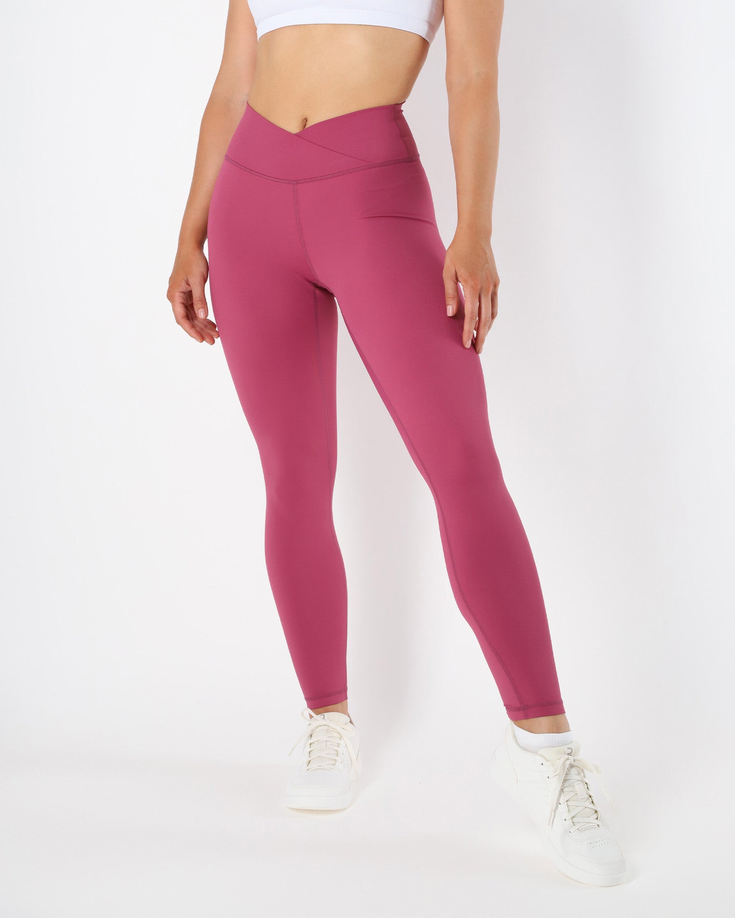 Legging Victoria – Calza deportiva sostenible, tiro alto con corte en V, buena compresión y tejido respirable